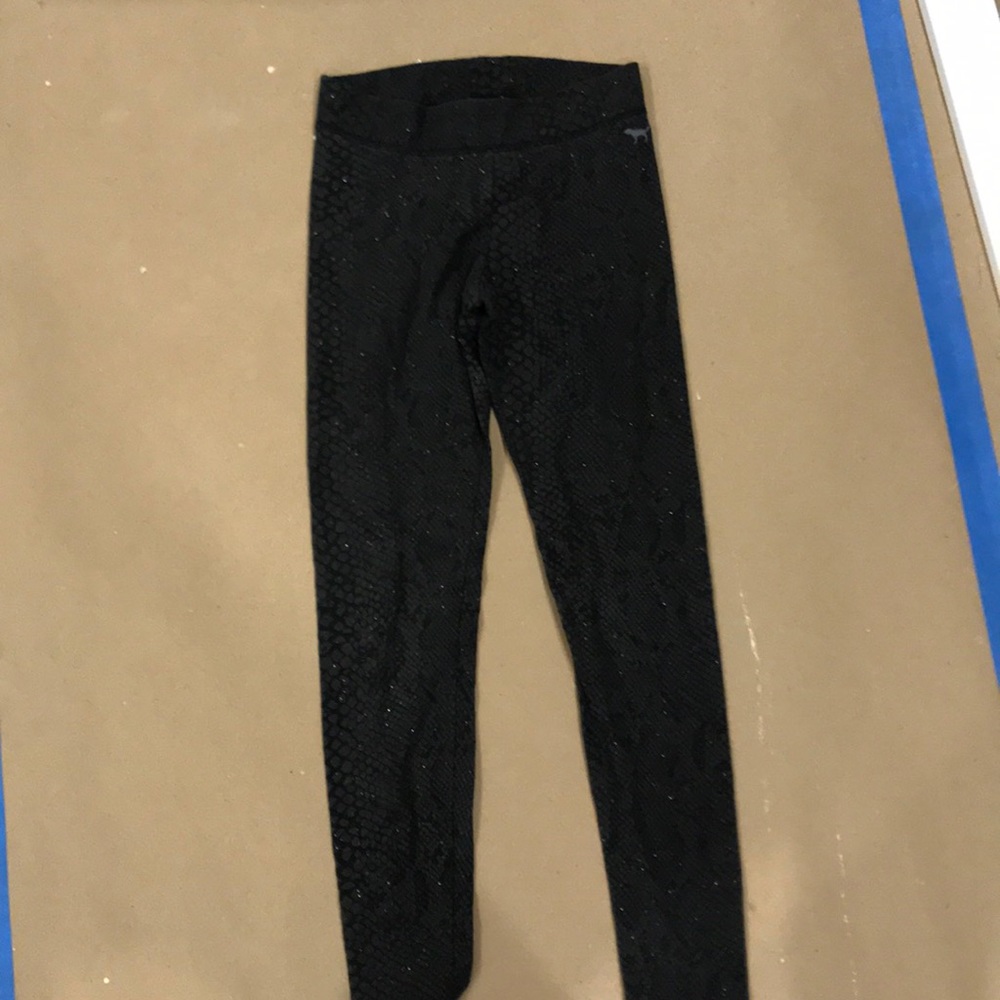Black scaled shimmer leggings